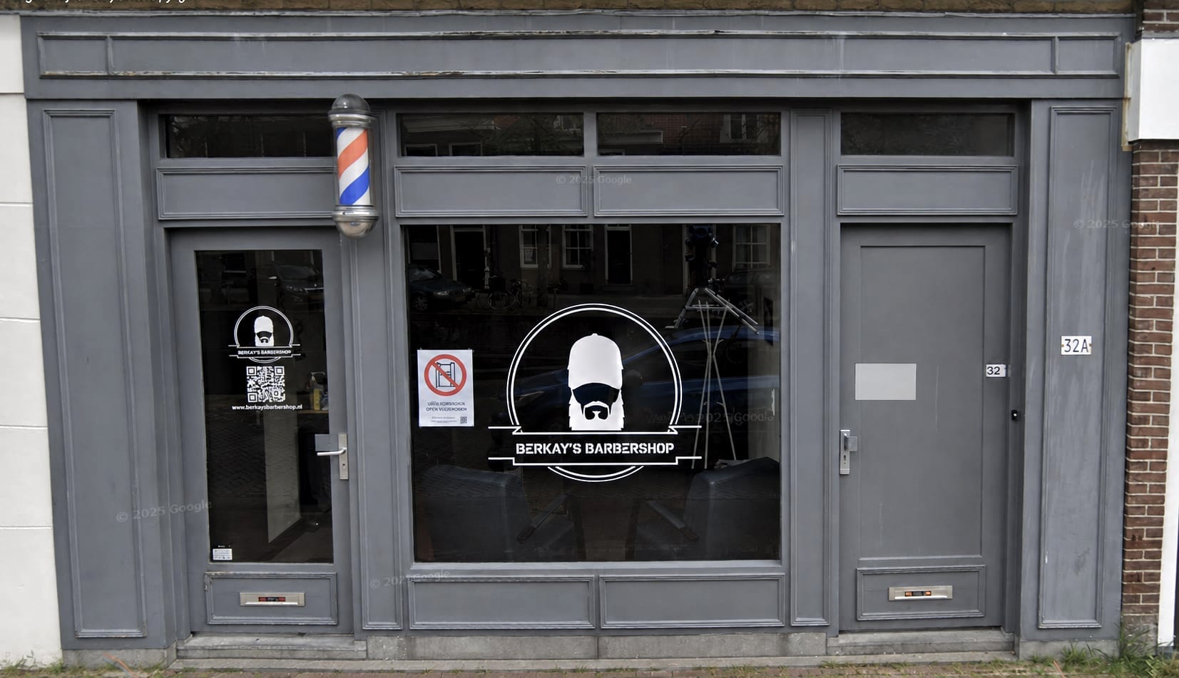 Gevel van Berkay's Barbershop aan Nieuwland 32 in Hoorn Centrum
